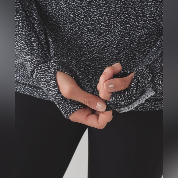 EUC Lululemon Outrun 1/2 zip - Picture 15 of 15